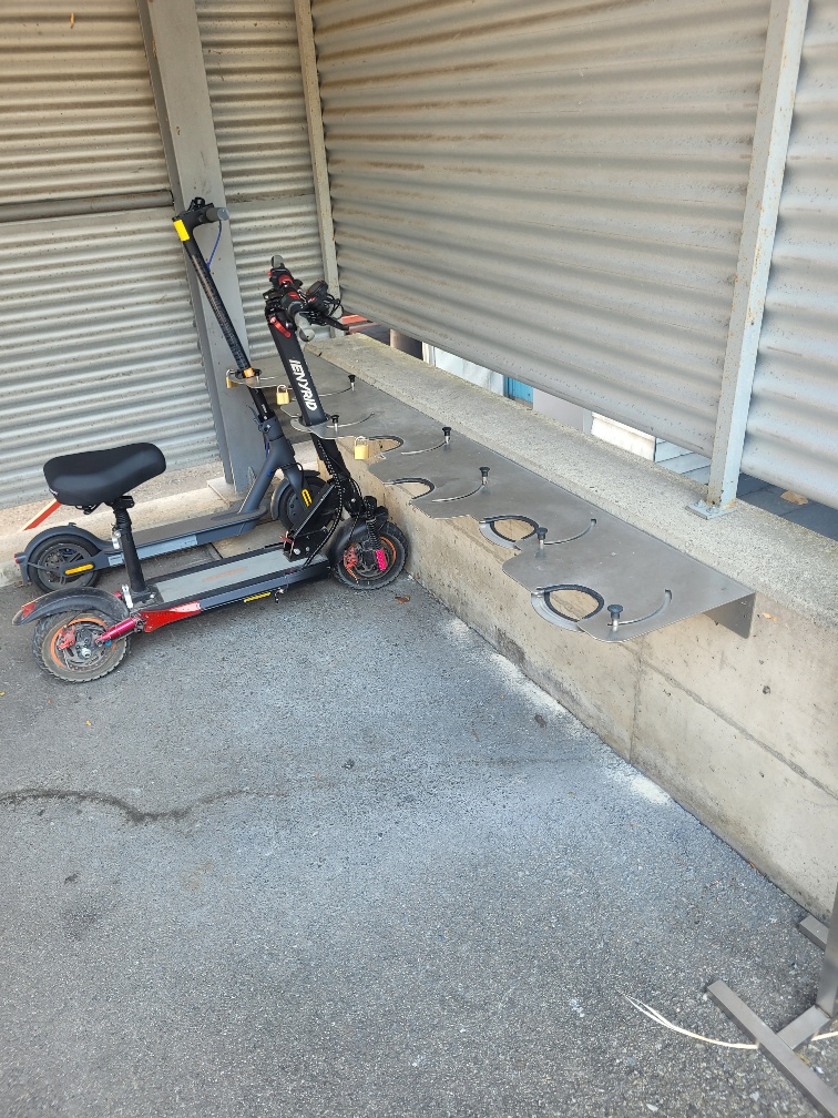 Volta Edelstahl, Aktuelles, Scooterparkplatz, Profiküchen, Auftragsfertigung, Beratung, Planung, Fertigung, Lieferung, Hoteliers, Gastronomen, Lebensmittelhändler, Architekten, öffentliche Institutionen, Ing. Lorenz Reindl MA, Lauterach Volta Edelstahl, Aktuelles, Scooterparkplatz, Profiküchen, Auftragsfertigung, Beratung, Planung, Fertigung, Lieferung, Hoteliers, Gastronomen, Lebensmittelhändler, Architekten, öffentliche Institutionen, Ing. Lorenz Reindl MA, Lauterach